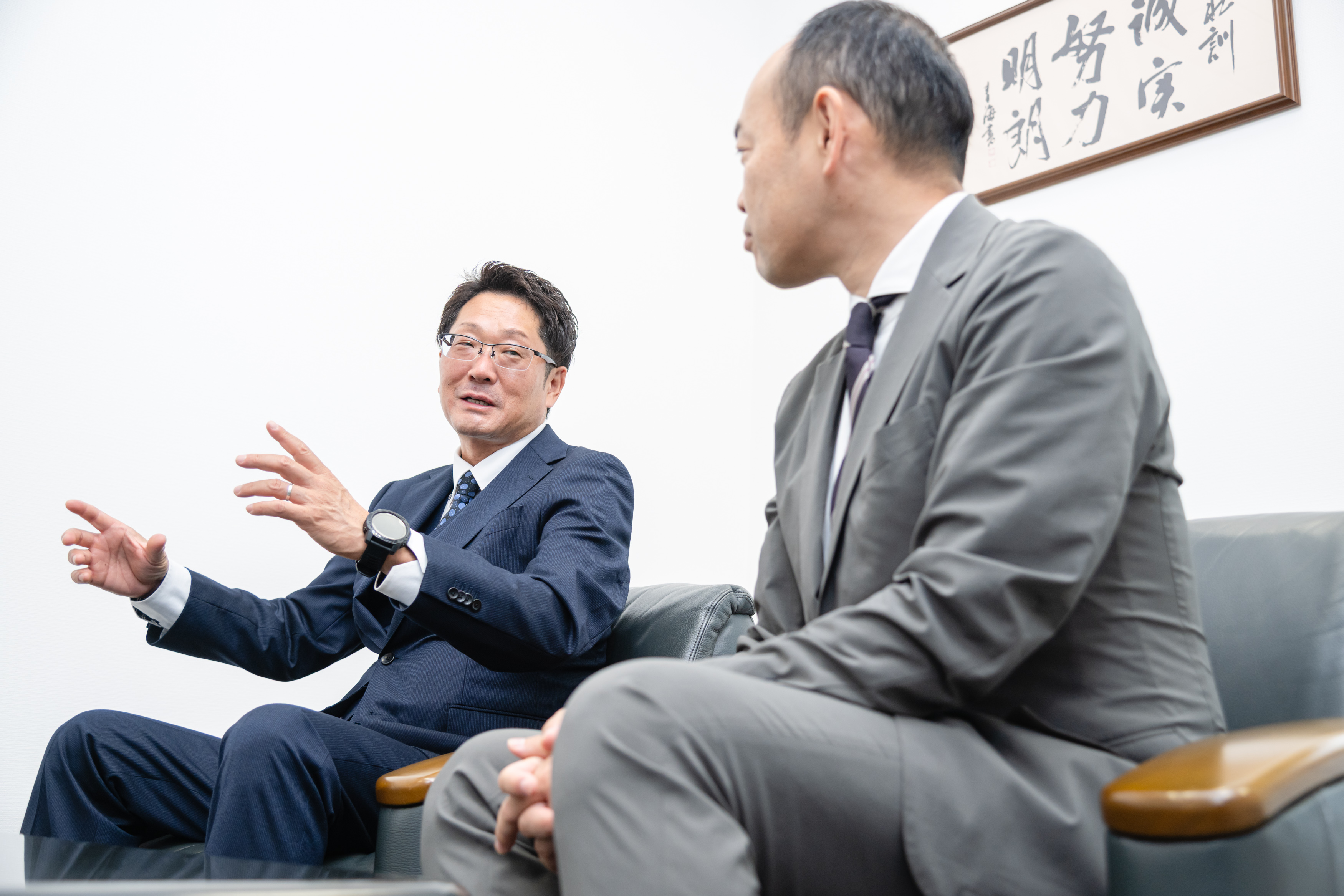 営業支援と若手育成について意見を交わすお二人