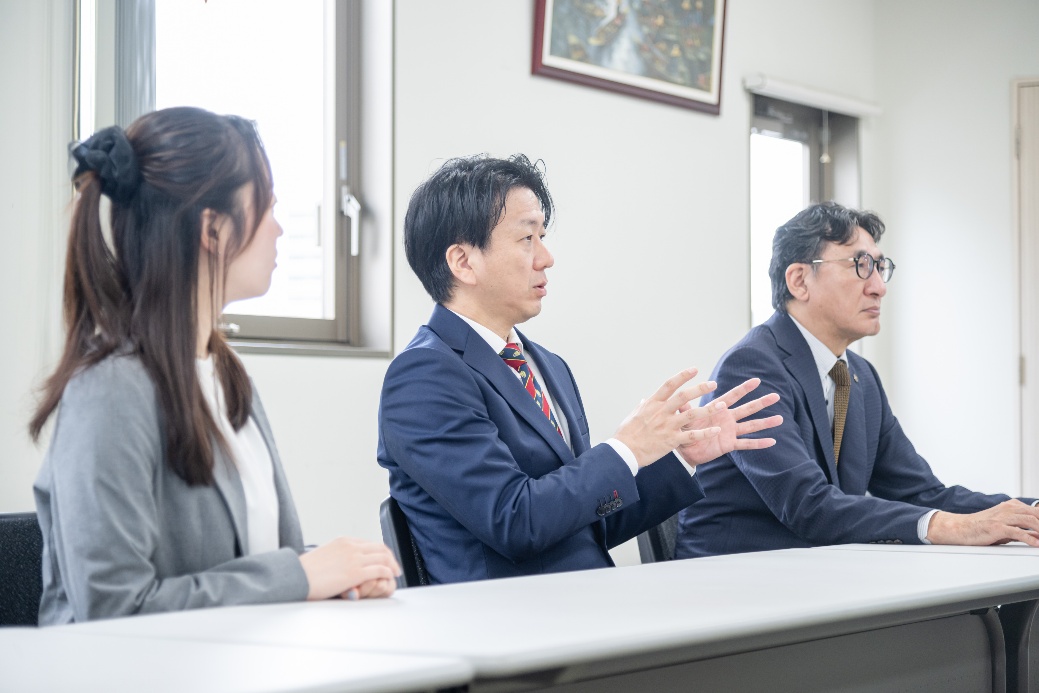 トミタでのインタビューの様子